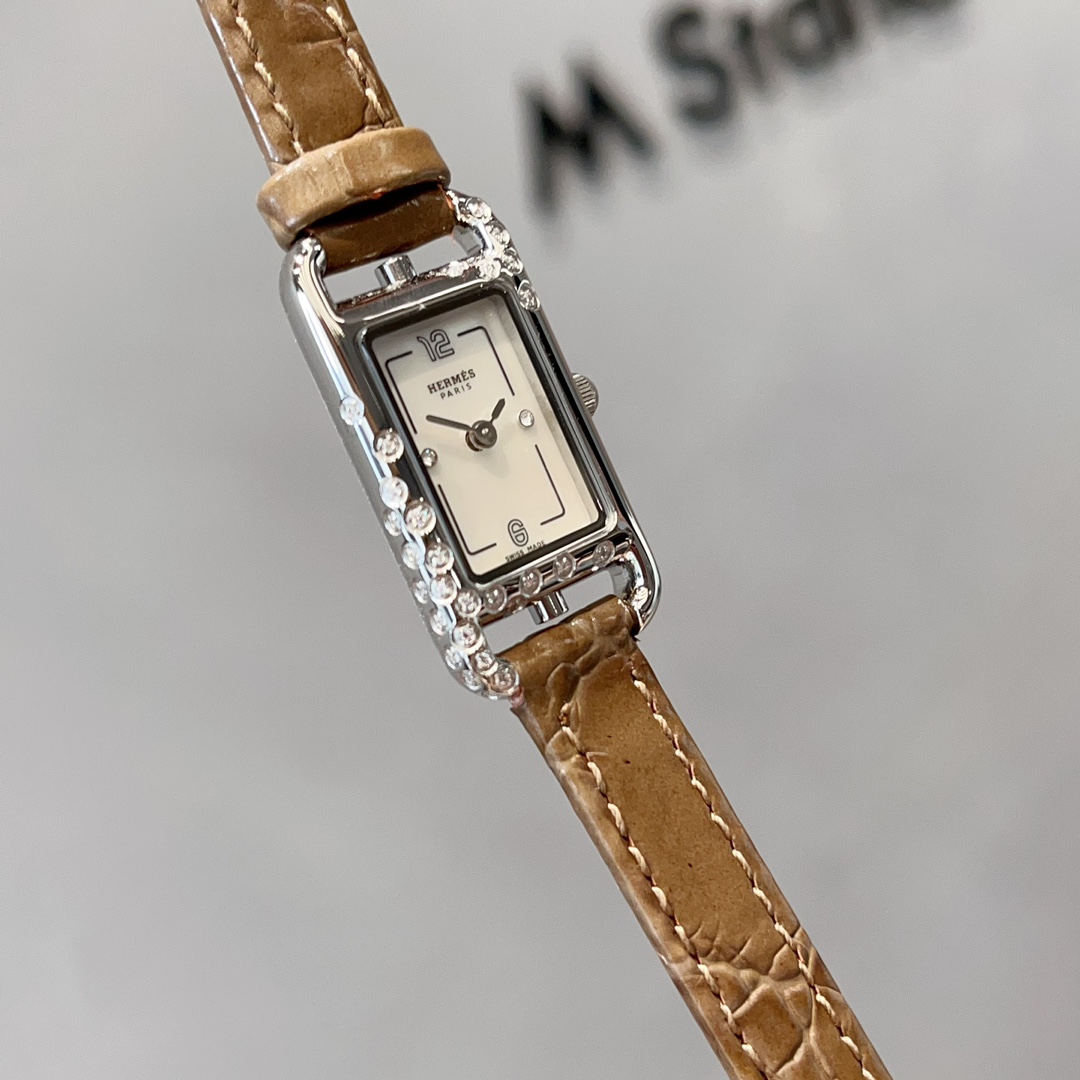 HERMES Nantucket Tres Petit Modele: Hand-Chiseled Asymmetry, Grand Feu Enamel Mini-Dial|Wearable Art Revolution