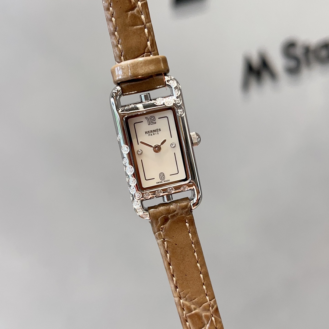 HERMES Nantucket Tres Petit Modele: Hand-Chiseled Asymmetry, Grand Feu Enamel Mini-Dial|Wearable Art Revolution