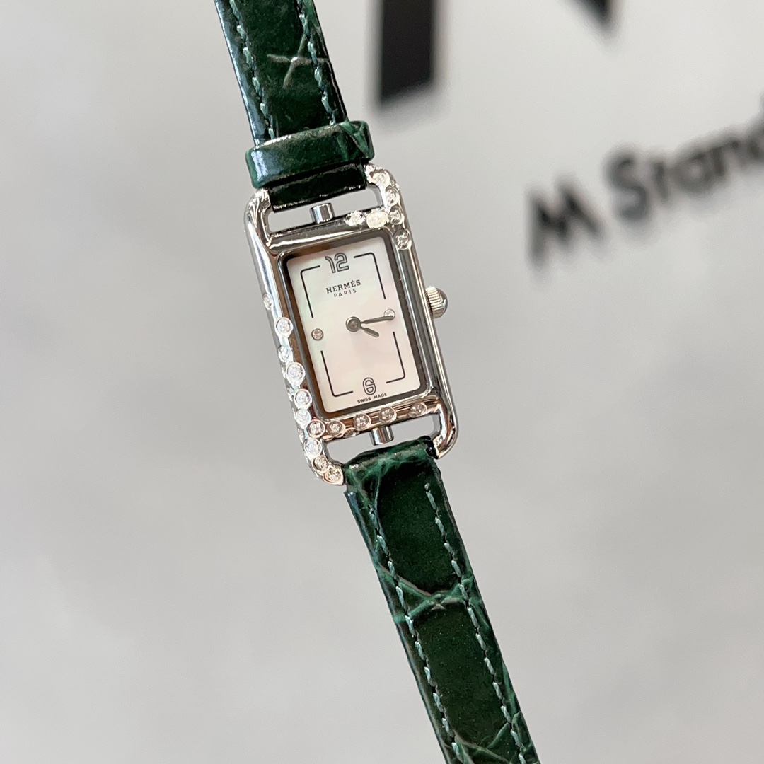 HERMES Nantucket Tres Petit Modele: Hand-Chiseled Asymmetry, Grand Feu Enamel Mini-Dial|Wearable Art Revolution