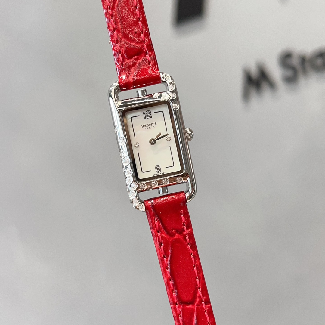 HERMES Nantucket Tres Petit Modele: Hand-Chiseled Asymmetry, Grand Feu Enamel Mini-Dial|Wearable Art Revolution