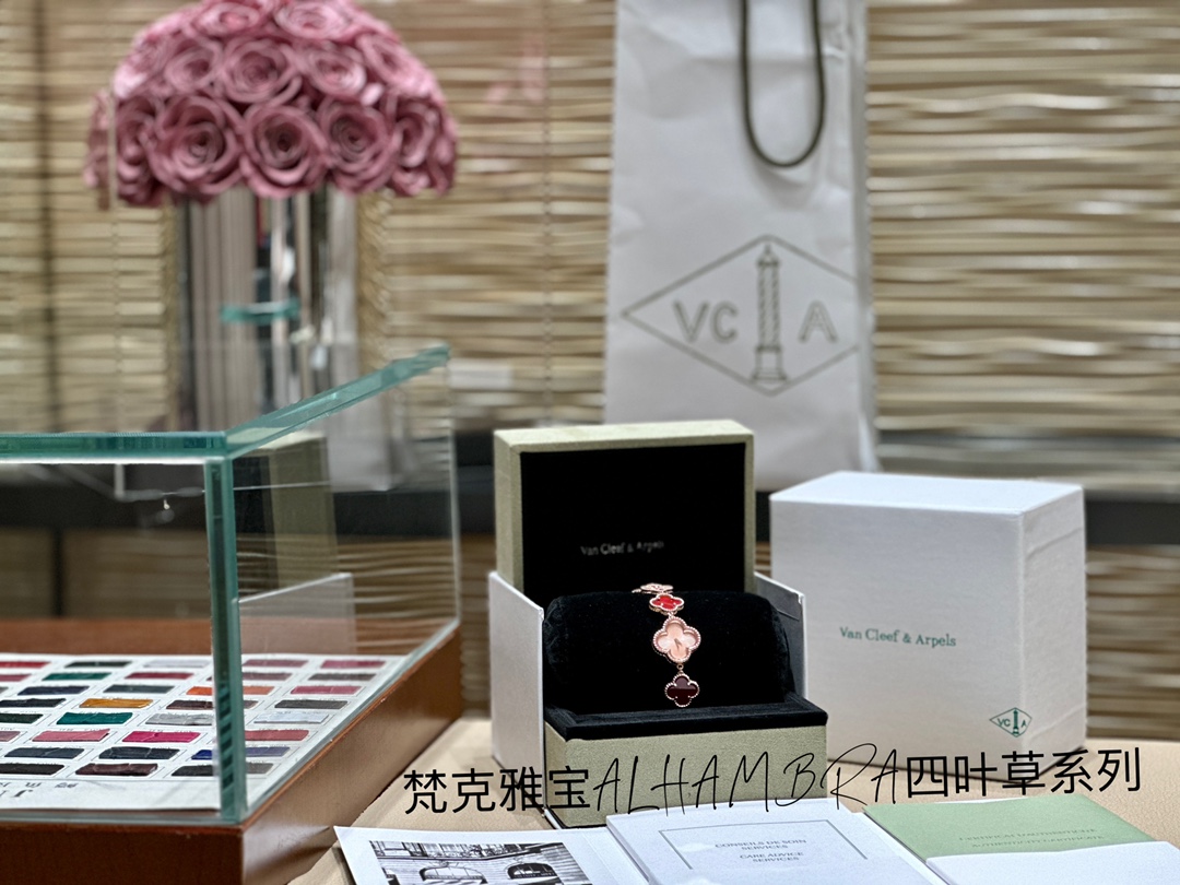 Van Cleef Midnight Alhambra 2025 | Diamond-Pavé Guilloché Dial | Blockchain NFT Warranty | VIP AR Unboxing Experience
