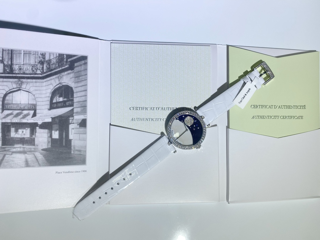 Van Cleef & Arpels Exclusive Alhambra™ 2025 | Hand-Engraved 18K Gold | Bridal Heirloom Ready | Blockchain NFT Authenticity