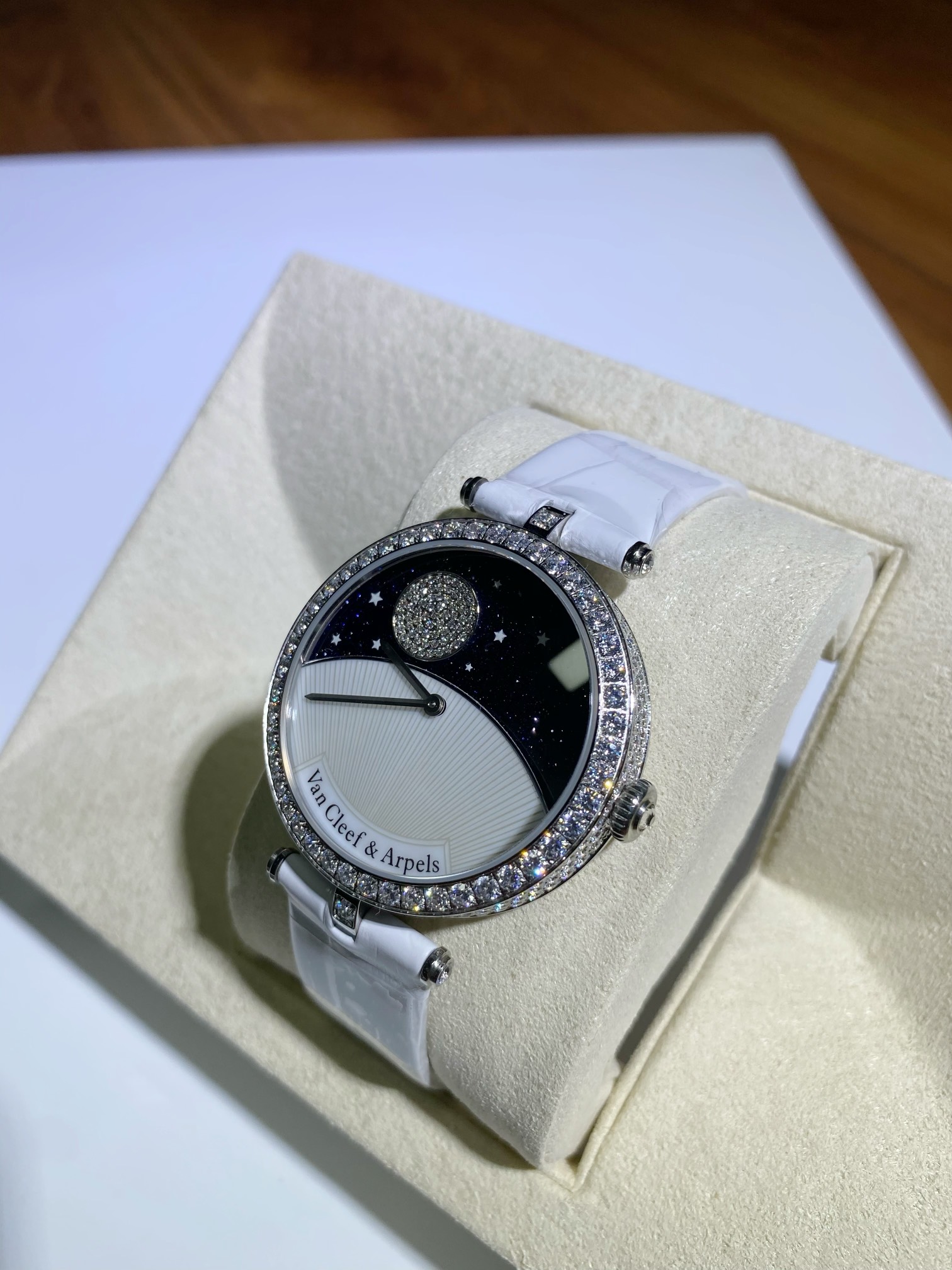 Van Cleef & Arpels Exclusive Alhambra™ 2025 | Hand-Engraved 18K Gold | Bridal Heirloom Ready | Blockchain NFT Authenticity