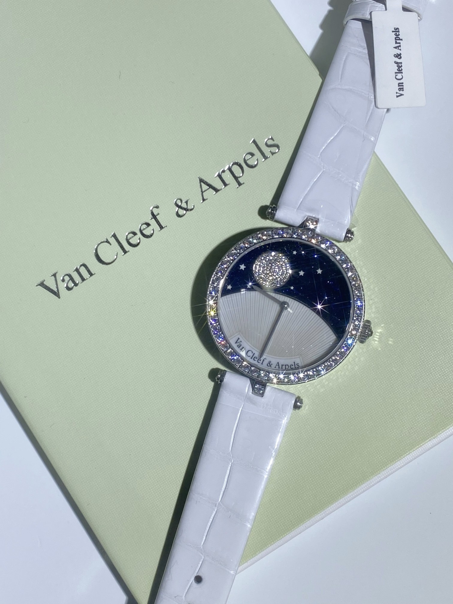 Van Cleef & Arpels Exclusive Alhambra™ 2025 | Hand-Engraved 18K Gold | Bridal Heirloom Ready | Blockchain NFT Authenticity