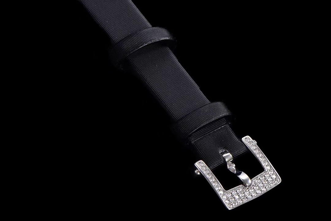 Van Cleef & Arpels Exclusive: 38mm Ronde des Papillons in 18K Rose Gold, Diamond Bezel – Last Unit Available*