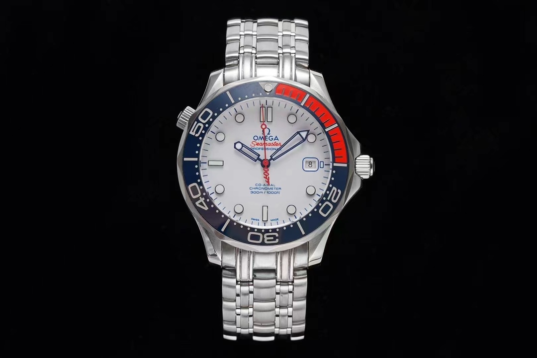 German Horology Excellence: Glashütte Original PanoMaticLunar | 90-02 Eccentric Dial, Big Date & Moon Phase (German Silver Movement