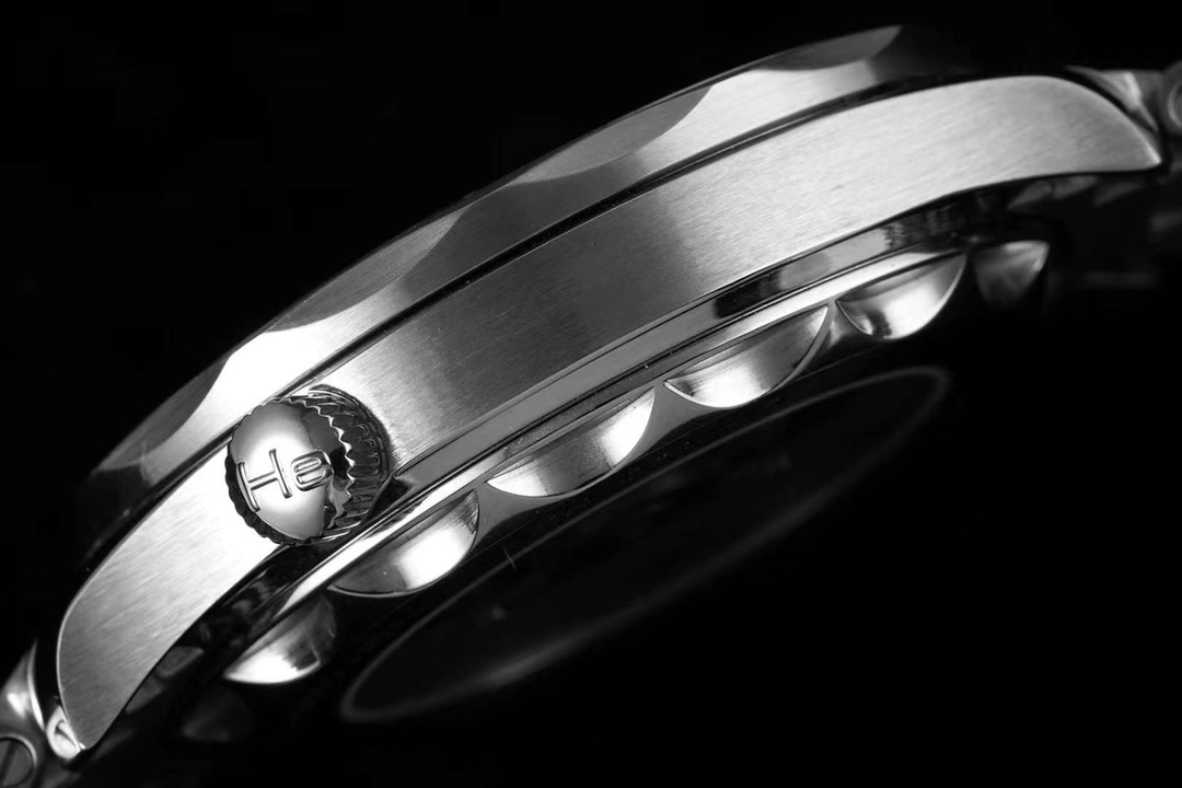 German Horology Excellence: Glashütte Original PanoMaticLunar | 90-02 Eccentric Dial, Big Date & Moon Phase (German Silver Movement