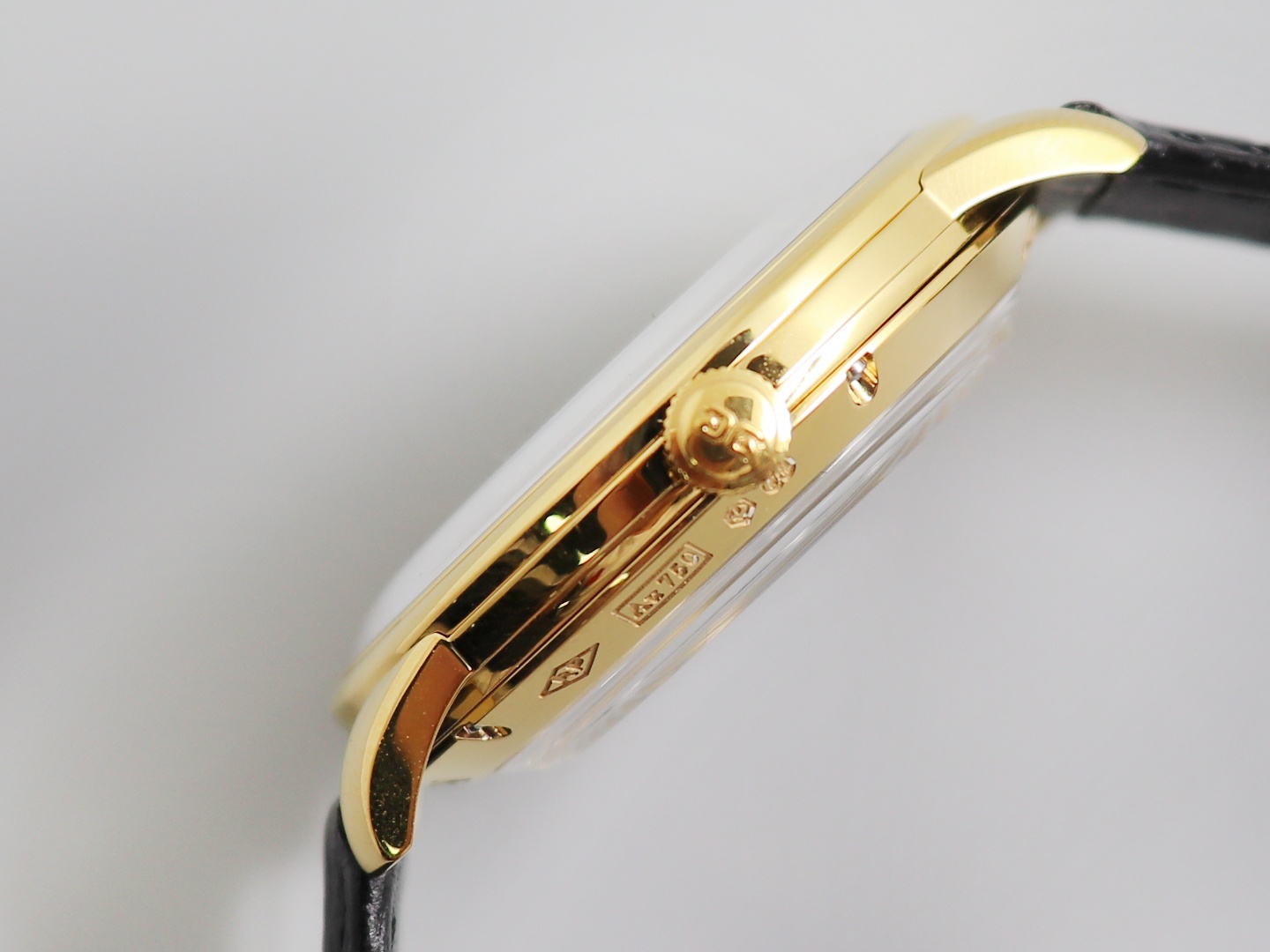 June 30 Vintage Icon: Glashütte Original Sixties 39mm | Double-Domed AR Sapphire, Pantone 16-5938 Gradient – Zodiac Engraving Gift ✓ DDP