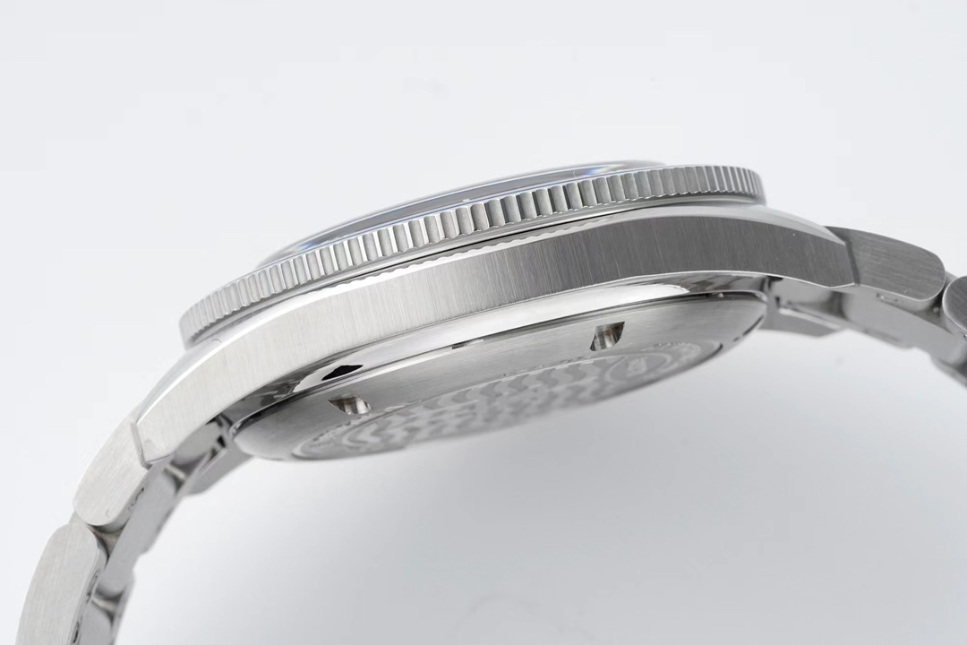 German Engineering Mastery: RXW Pioneer Chronometer | Sapphire Caseback, 48h Power Reserve ✦ COSC Certified