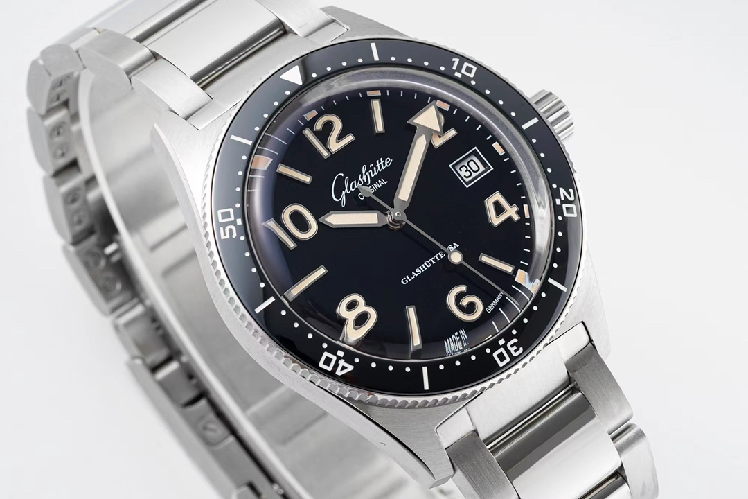 Glashütte Original RXW Pioneer Series | In-House Calibre 36 Automatic, 300M Waterproof & Shockproof System