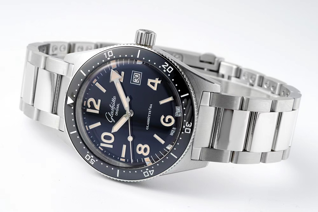 Glashütte Original RXW Pioneer Series | In-House Calibre 36 Automatic, 300M Waterproof & Shockproof System