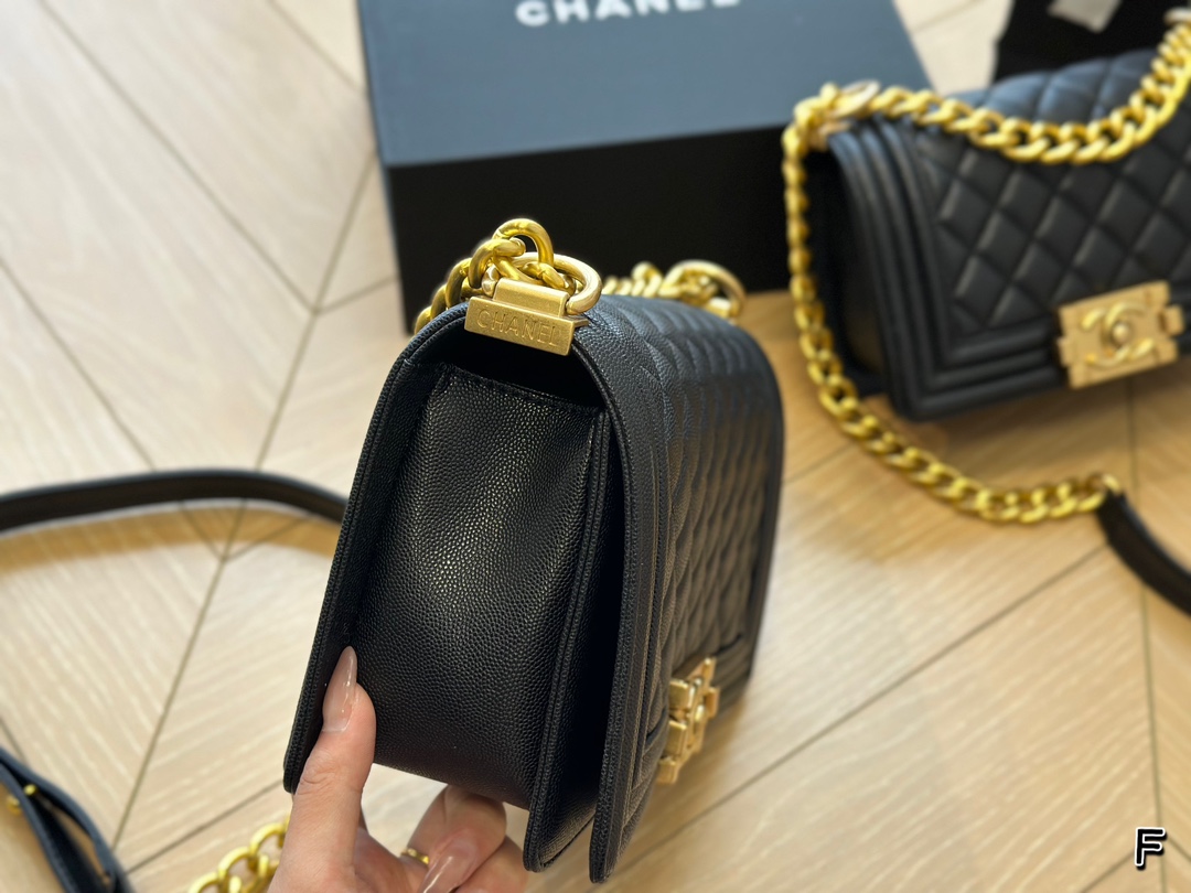 Chanel leboy  gloden 25