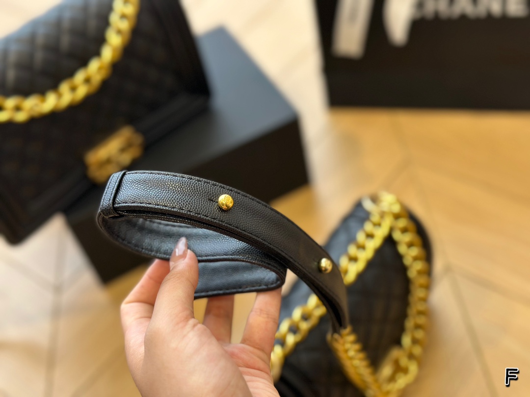 Chanel leboy  gloden 25