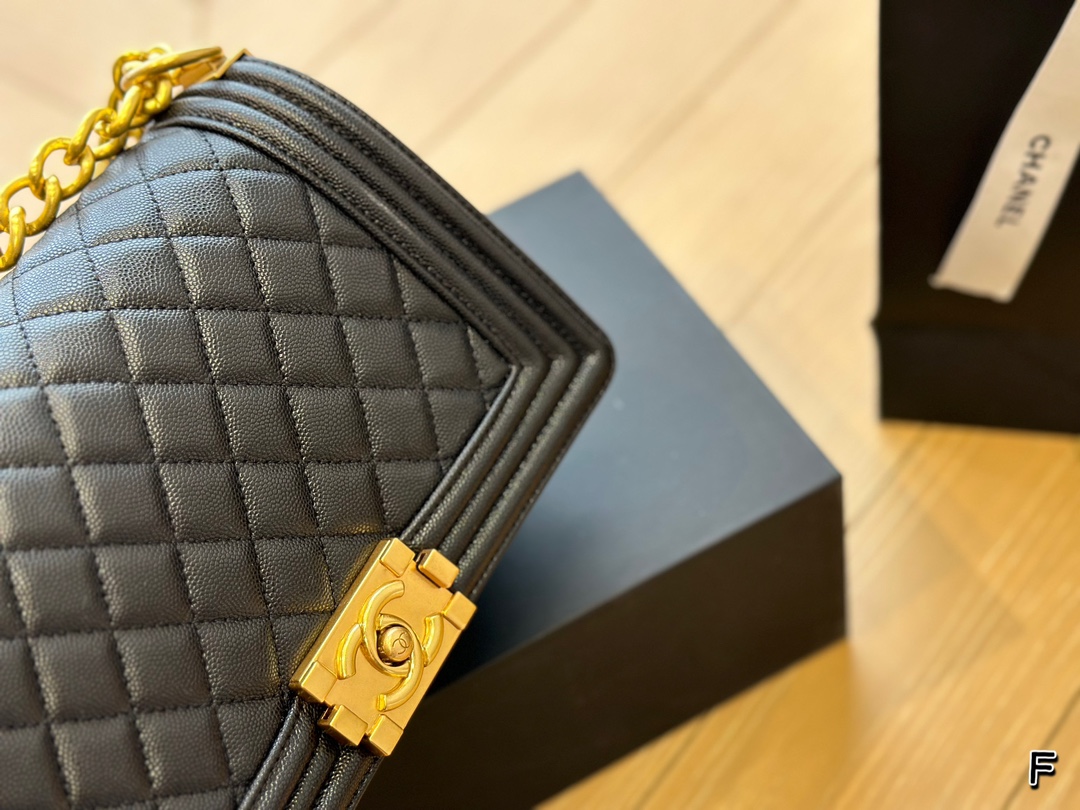 Chanel leboy  gloden 25