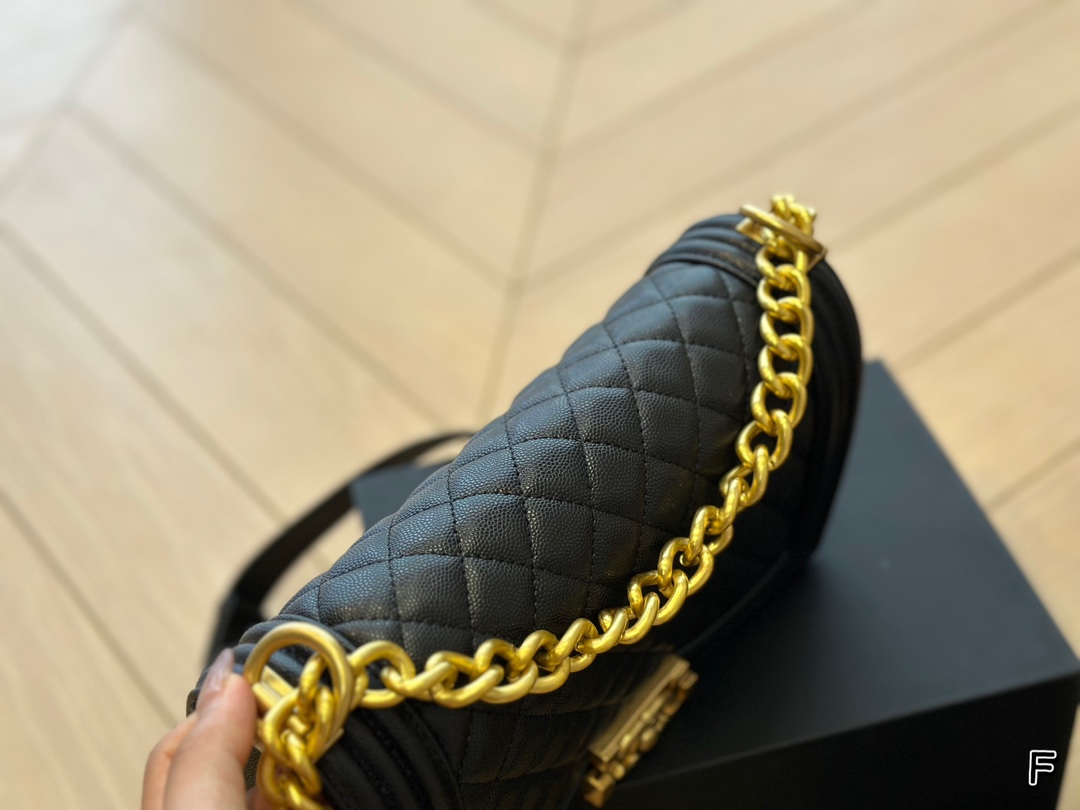 Chanel leboy  gloden 25