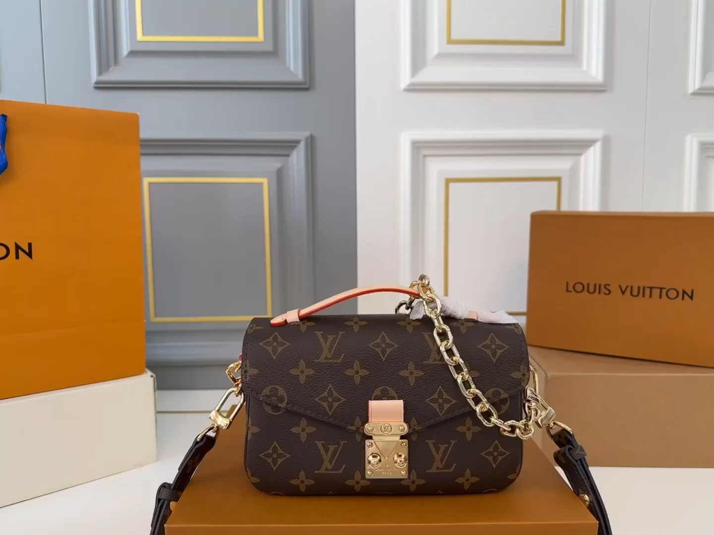 LV  mini Pochette Metis