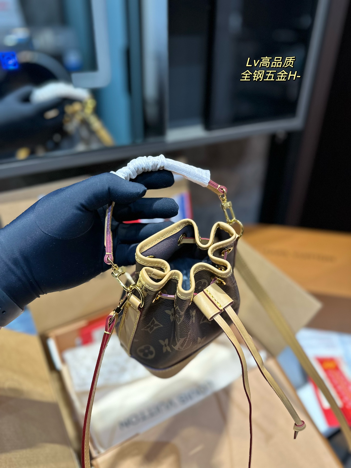 LV bucket bag mini