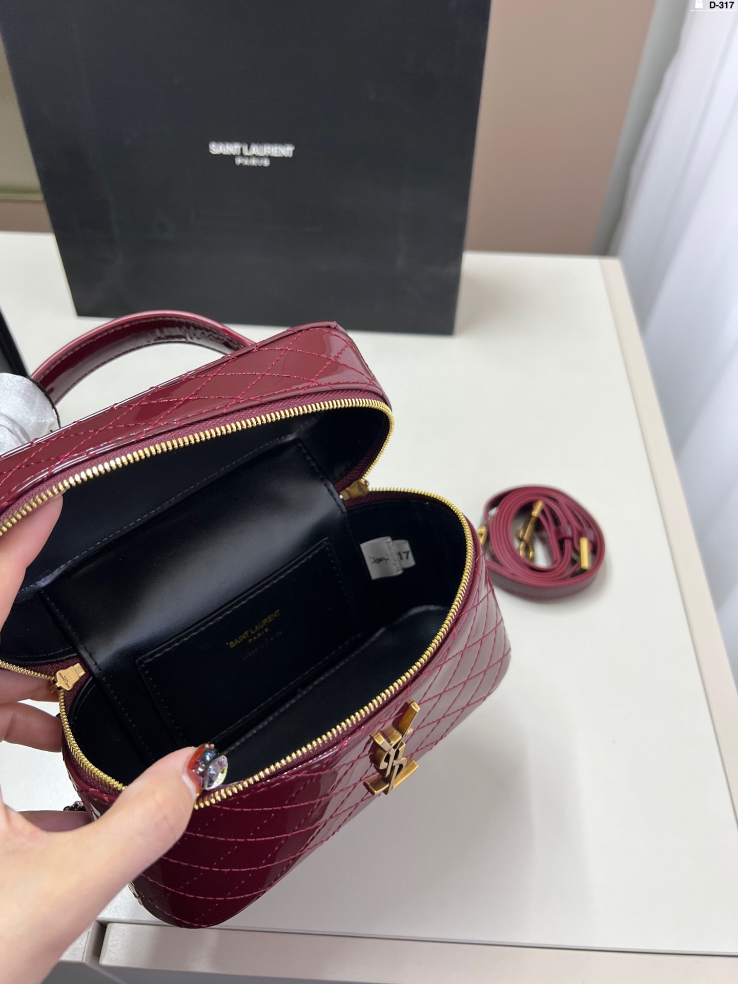 YSL  Vanity Patent leather