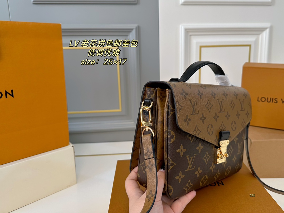 LV Pochette Metis