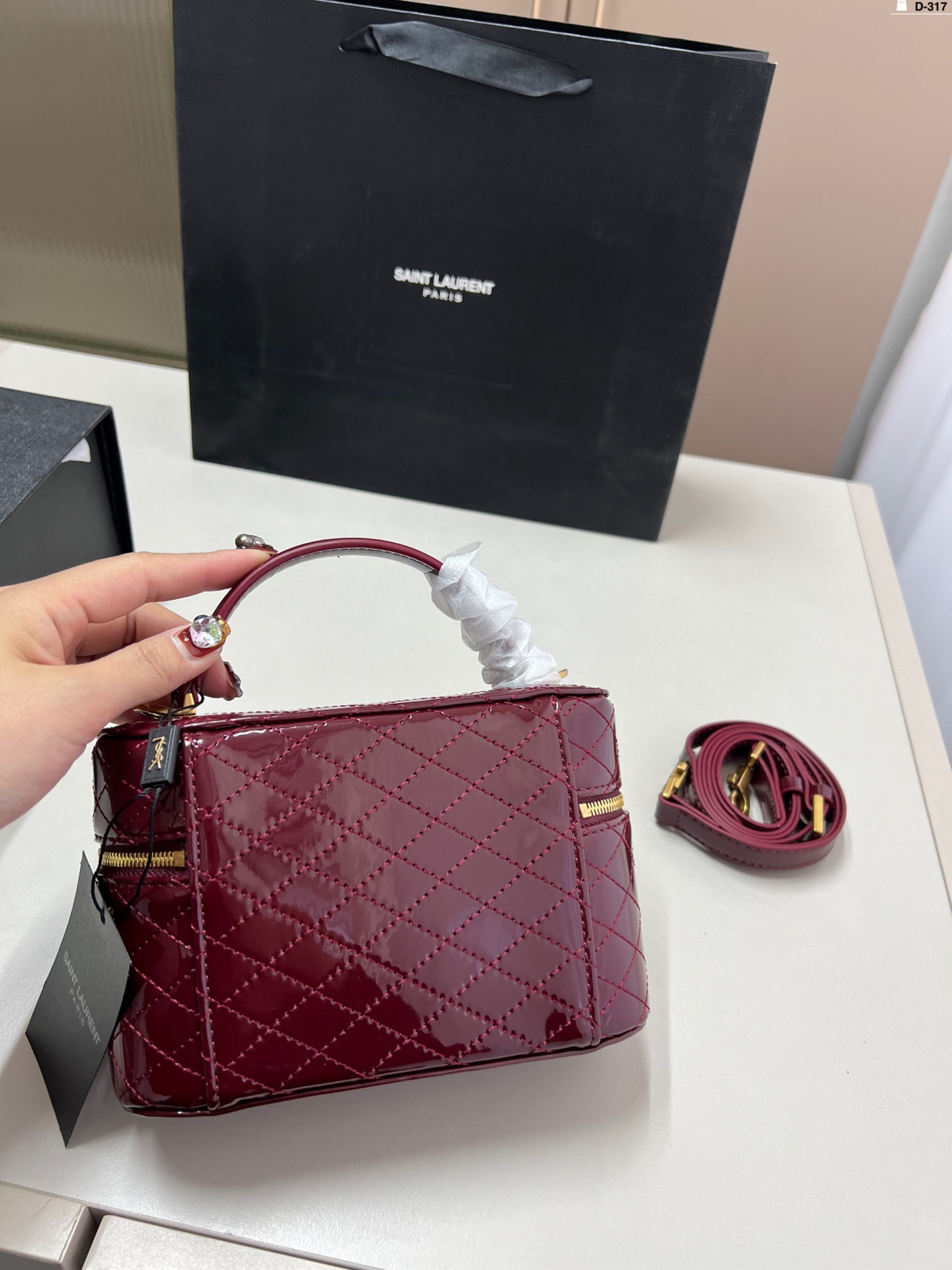 YSL  Vanity Patent leather