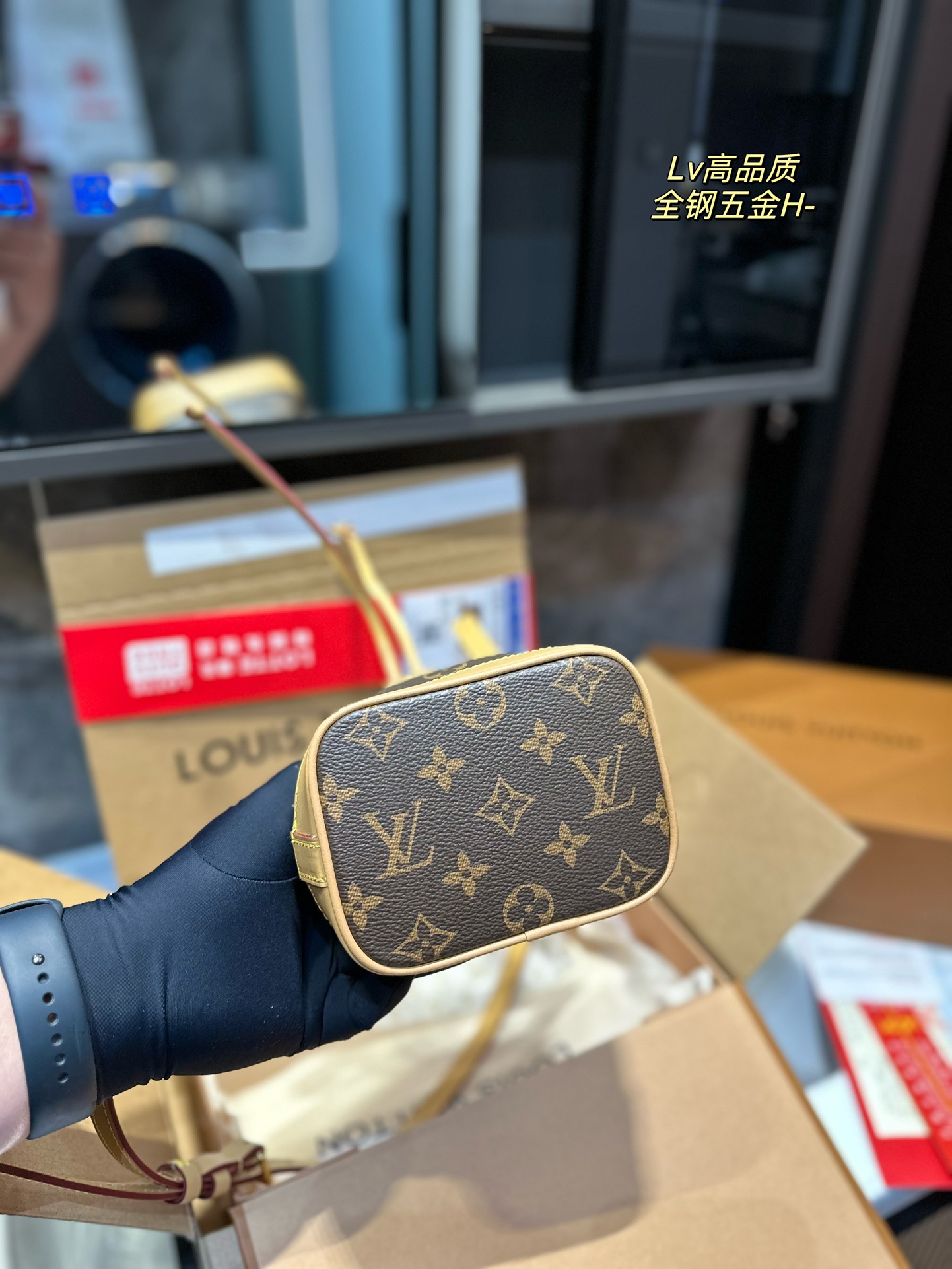 LV bucket bag mini