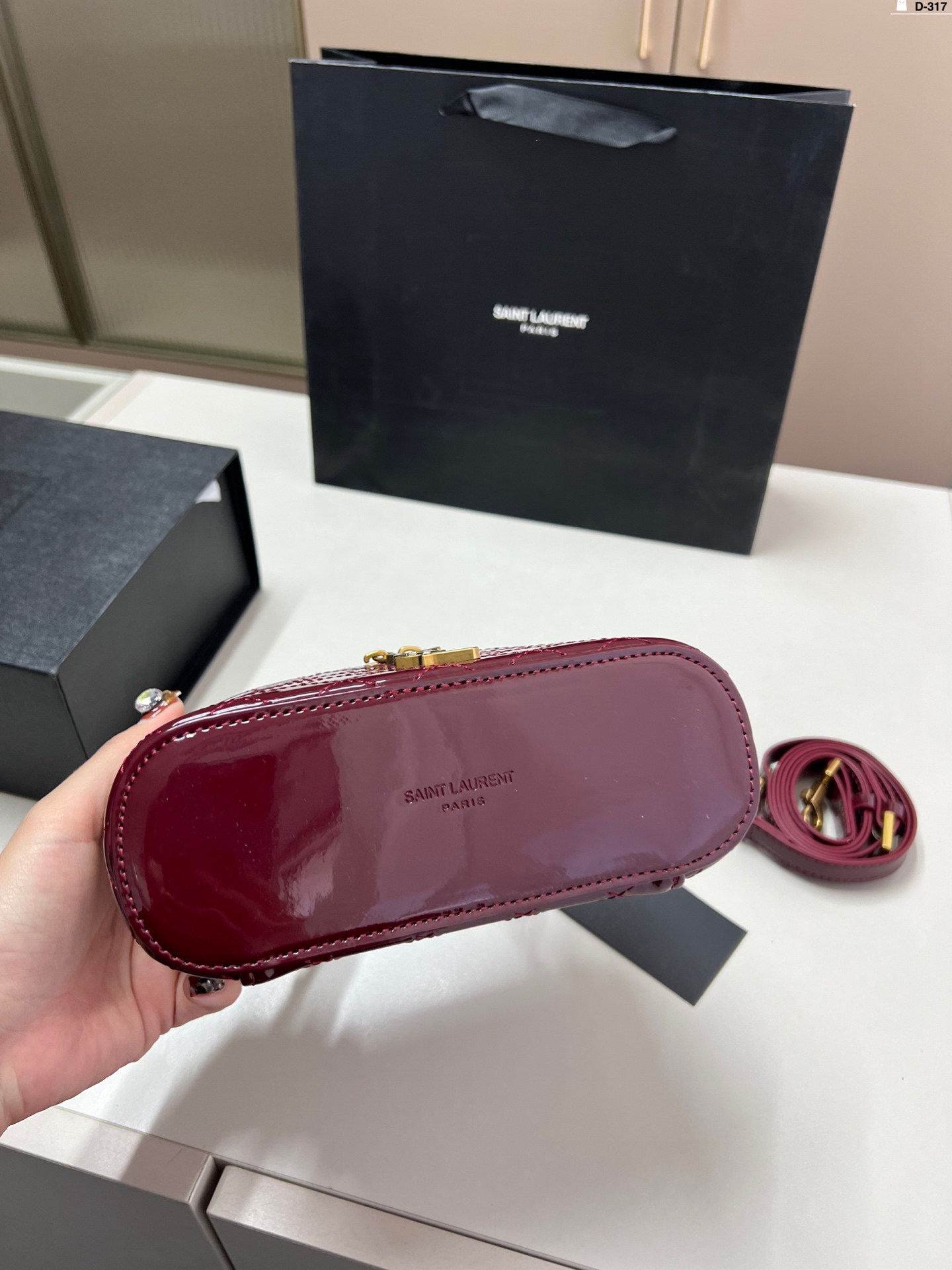 YSL  Vanity Patent leather