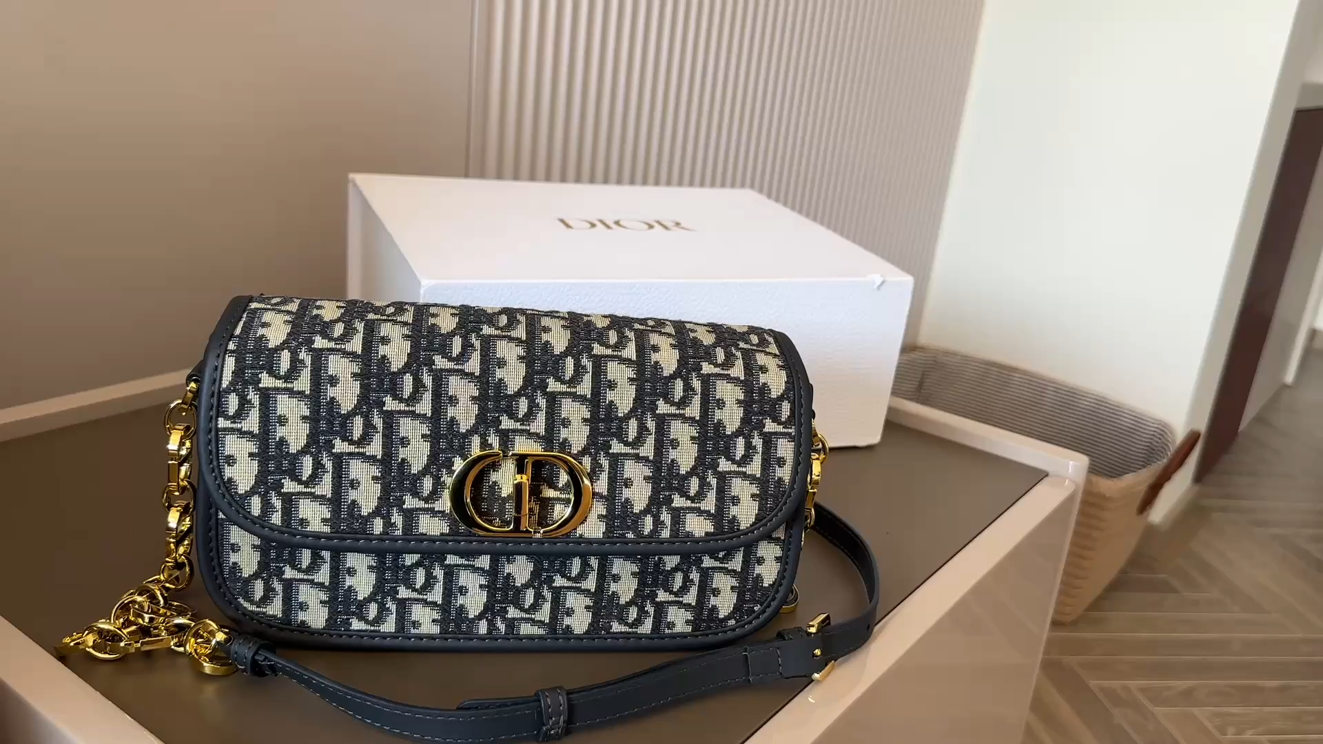 Dior 30 Montaigne chain bag