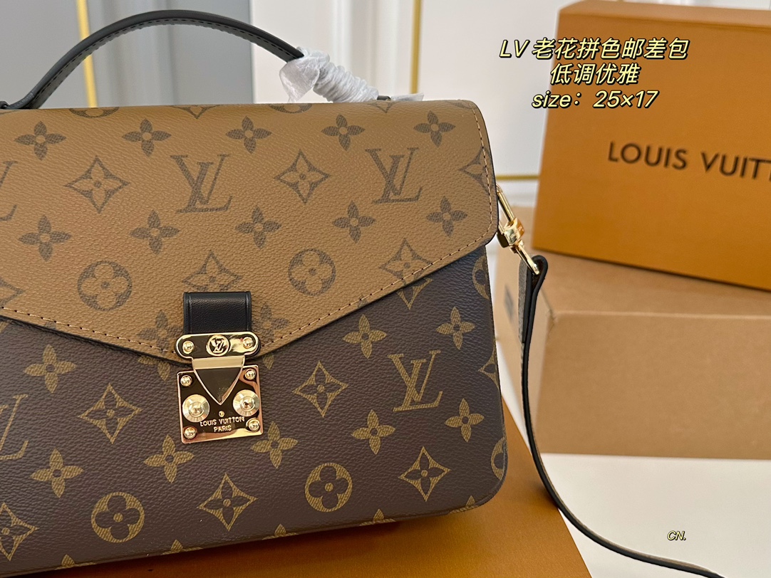 LV Pochette Metis