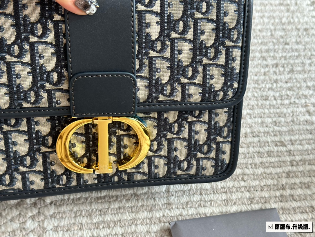 Dior Montaigne old flower