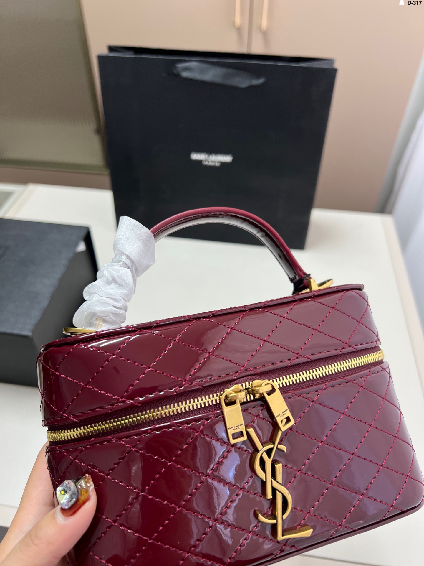 YSL  Vanity Patent leather