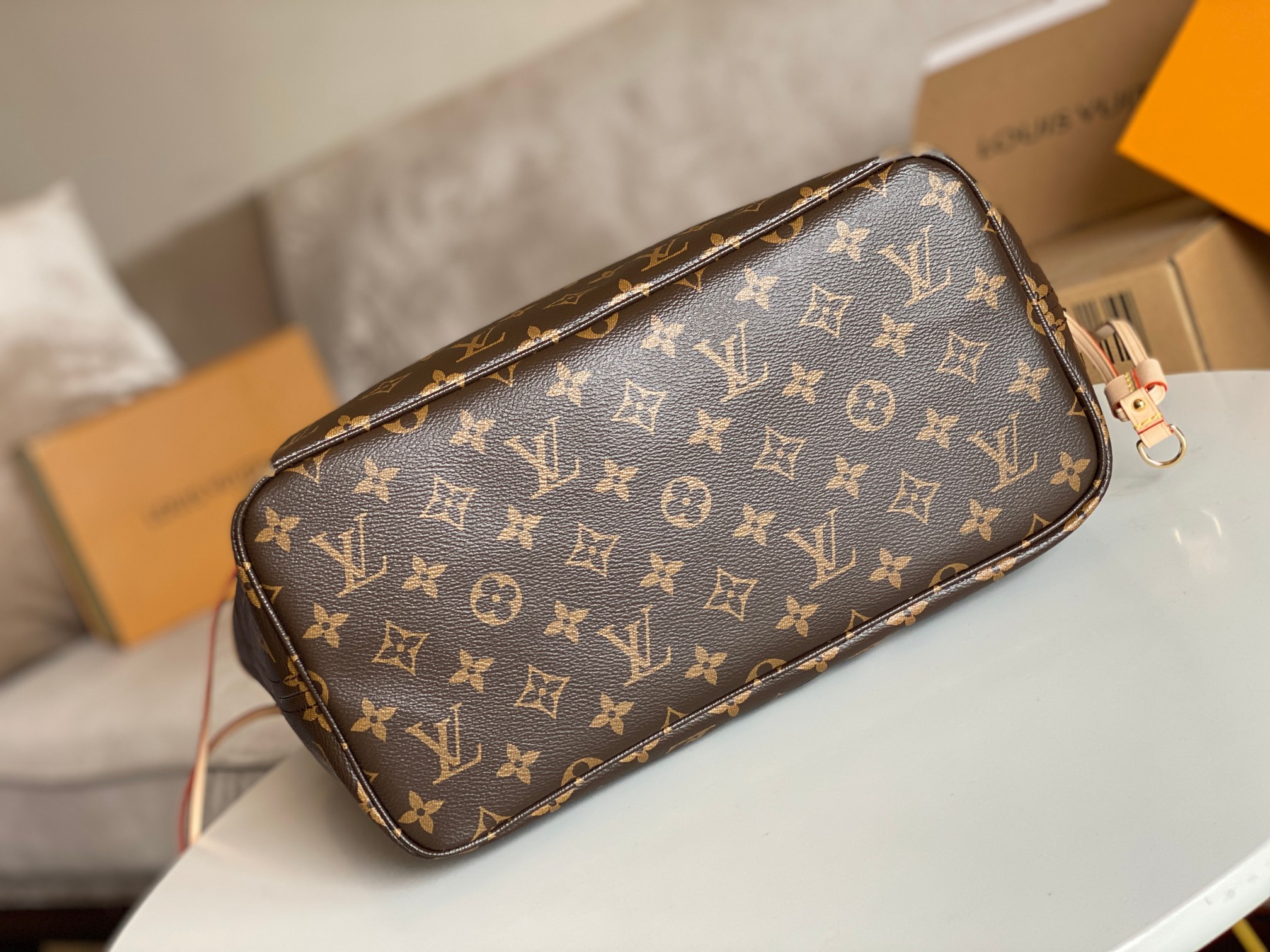 Lv neverfull