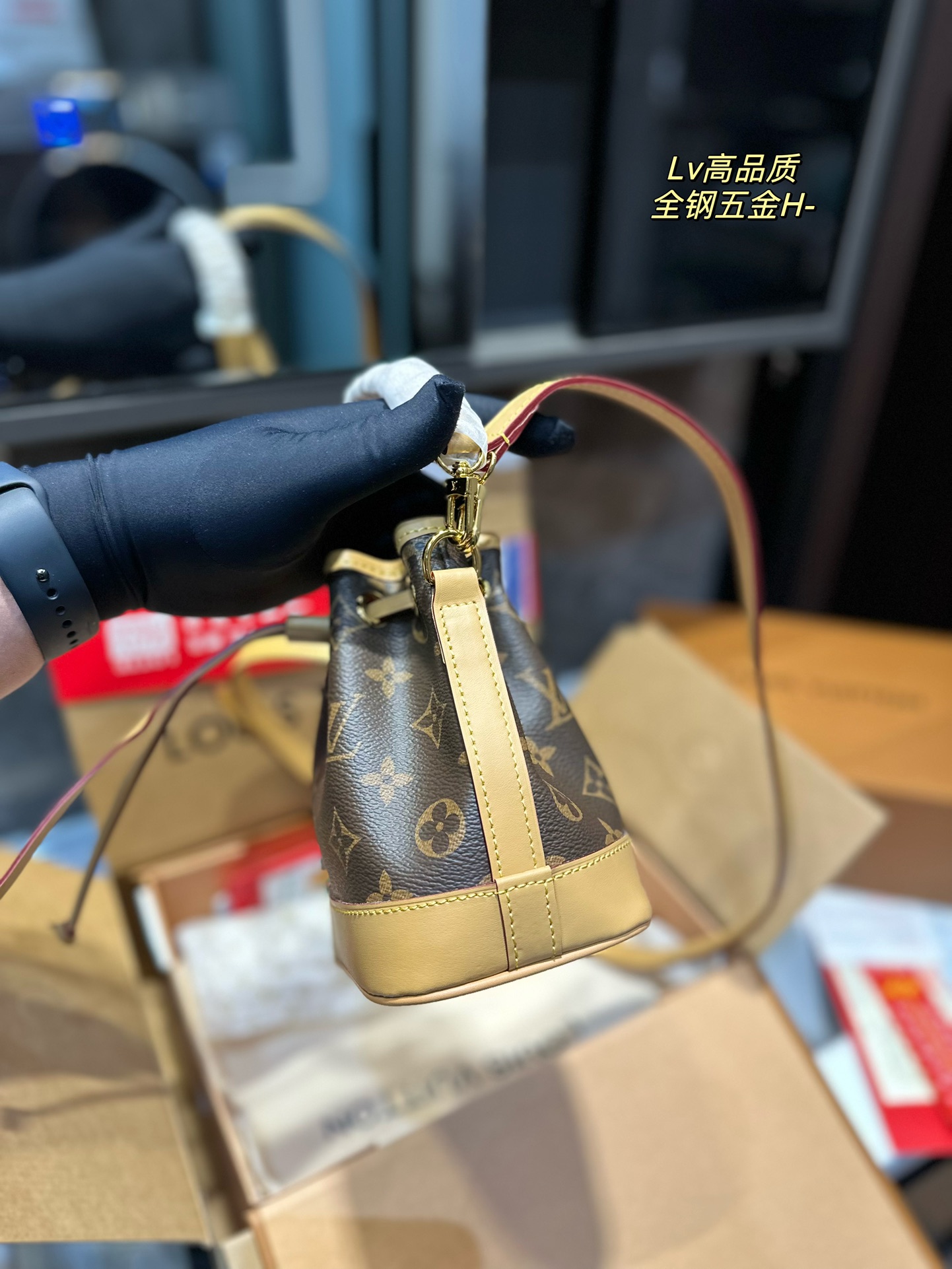 LV bucket bag mini