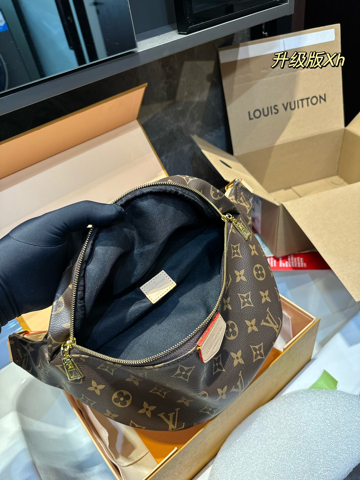 LV bumbag