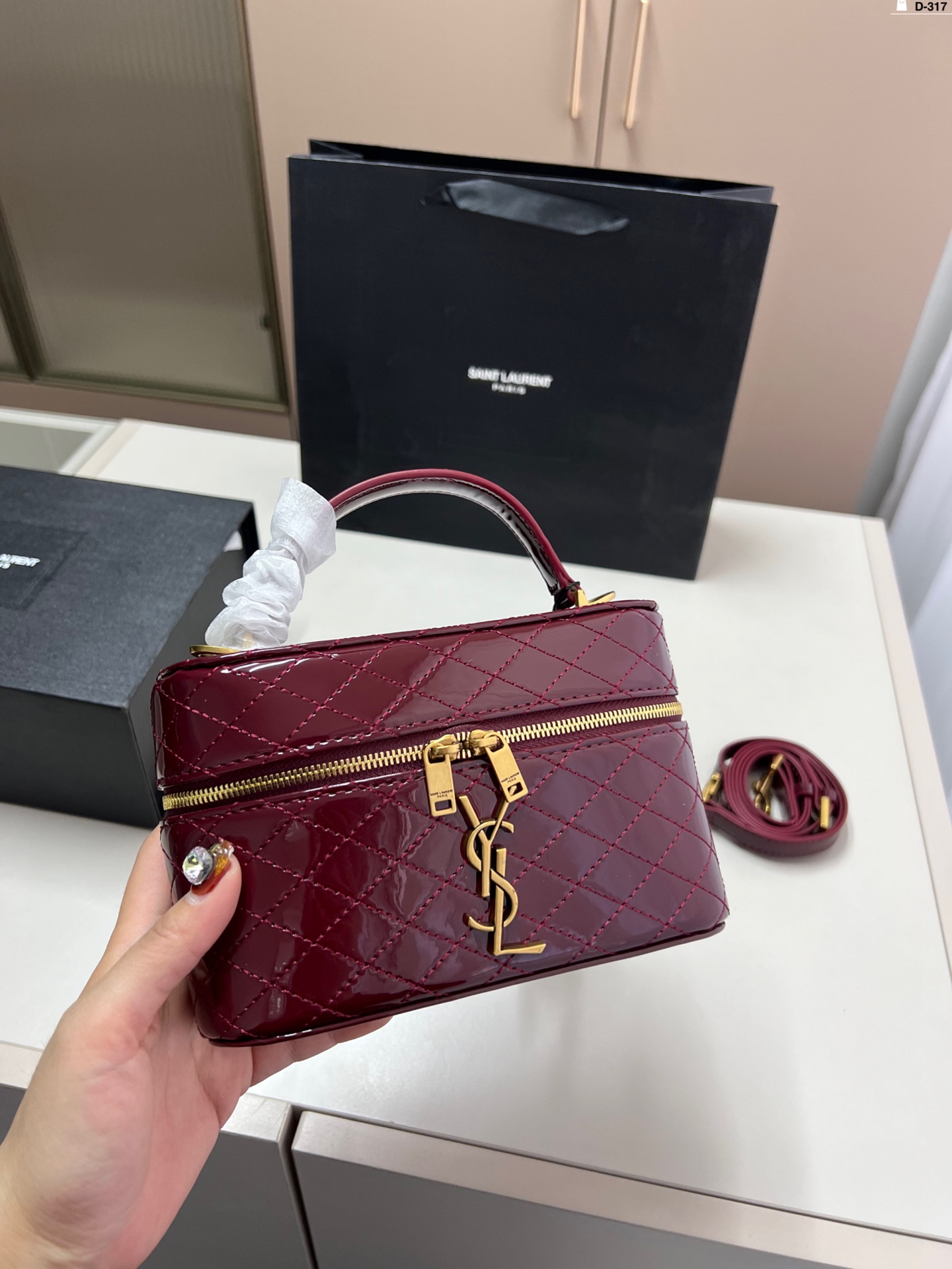 YSL  Vanity Patent leather