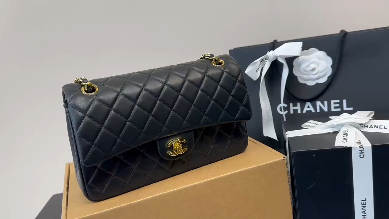 Chanel classic CF lamskin 25