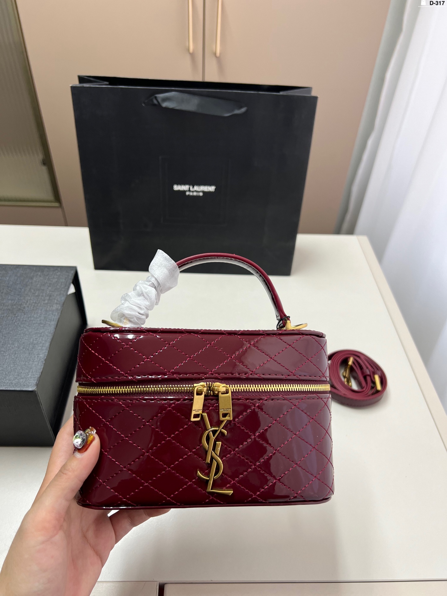 YSL  Vanity Patent leather
