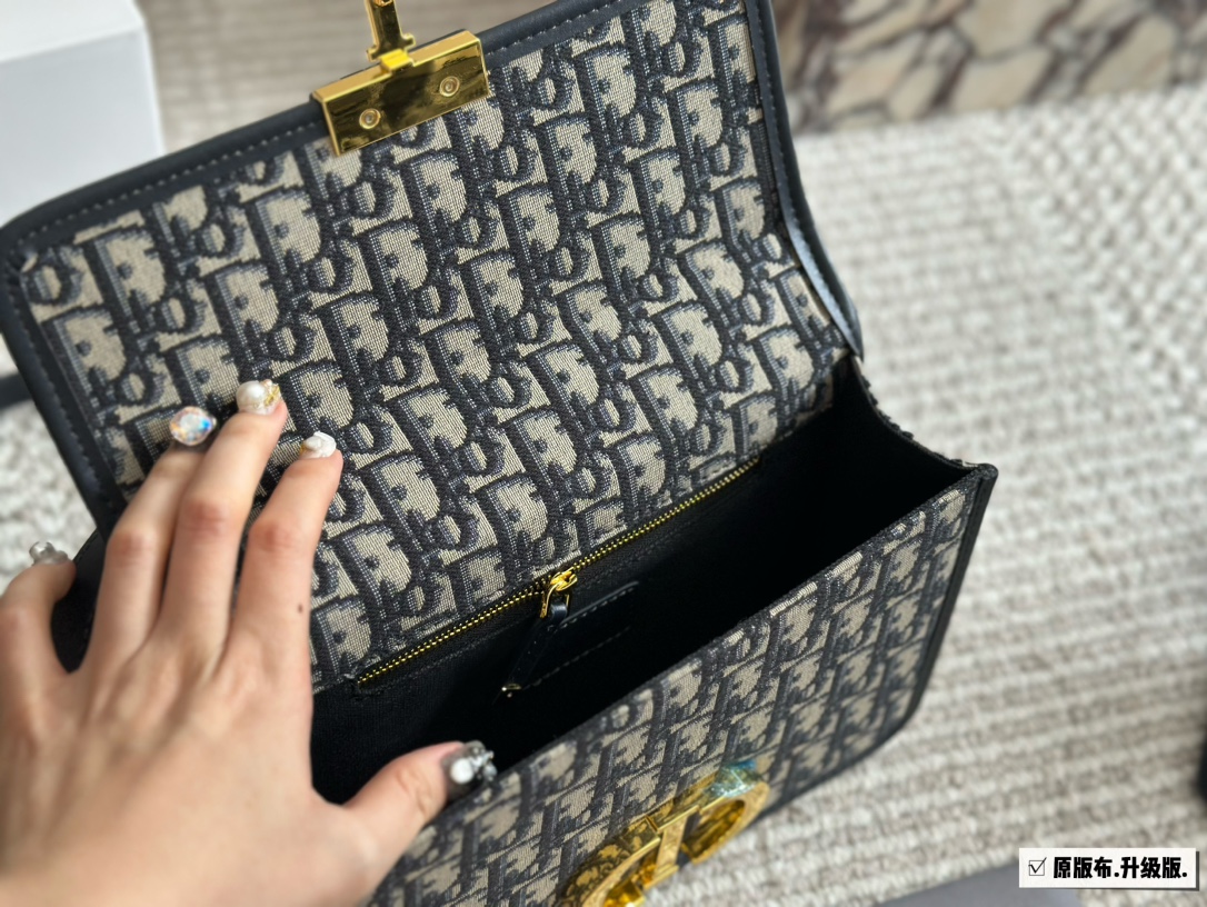 Dior Montaigne old flower