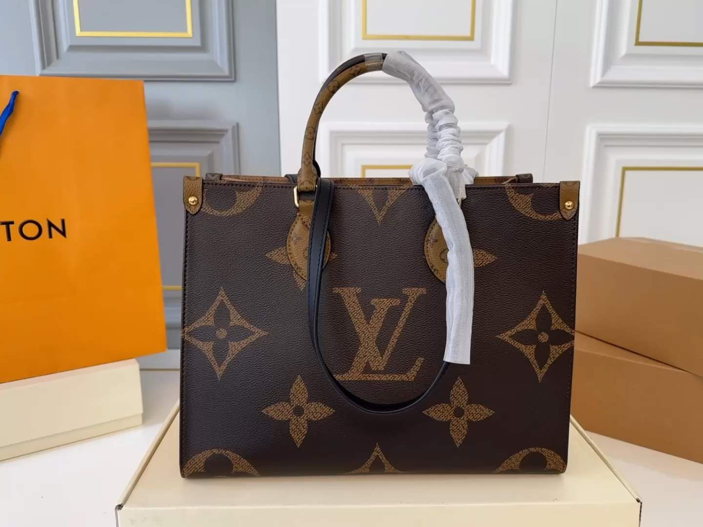 LV onthego tote shopping bag