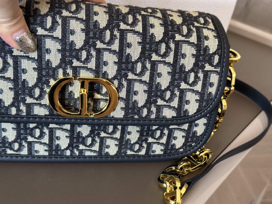 Dior 30 Montaigne chain bag