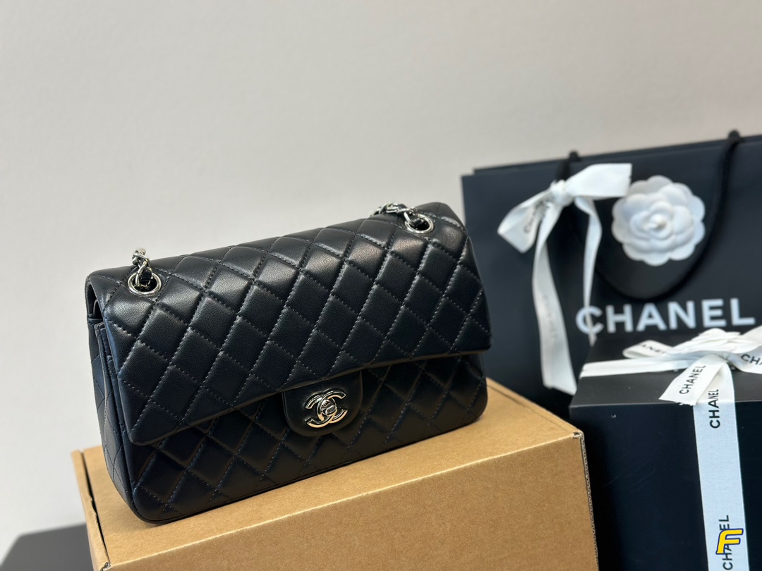 Chanel classic CF lamskin 25