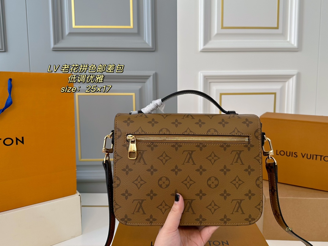 LV Pochette Metis