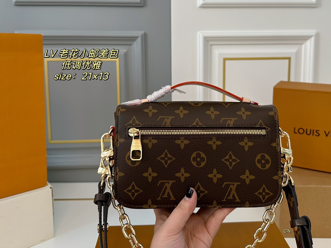 LV  mini Pochette Metis