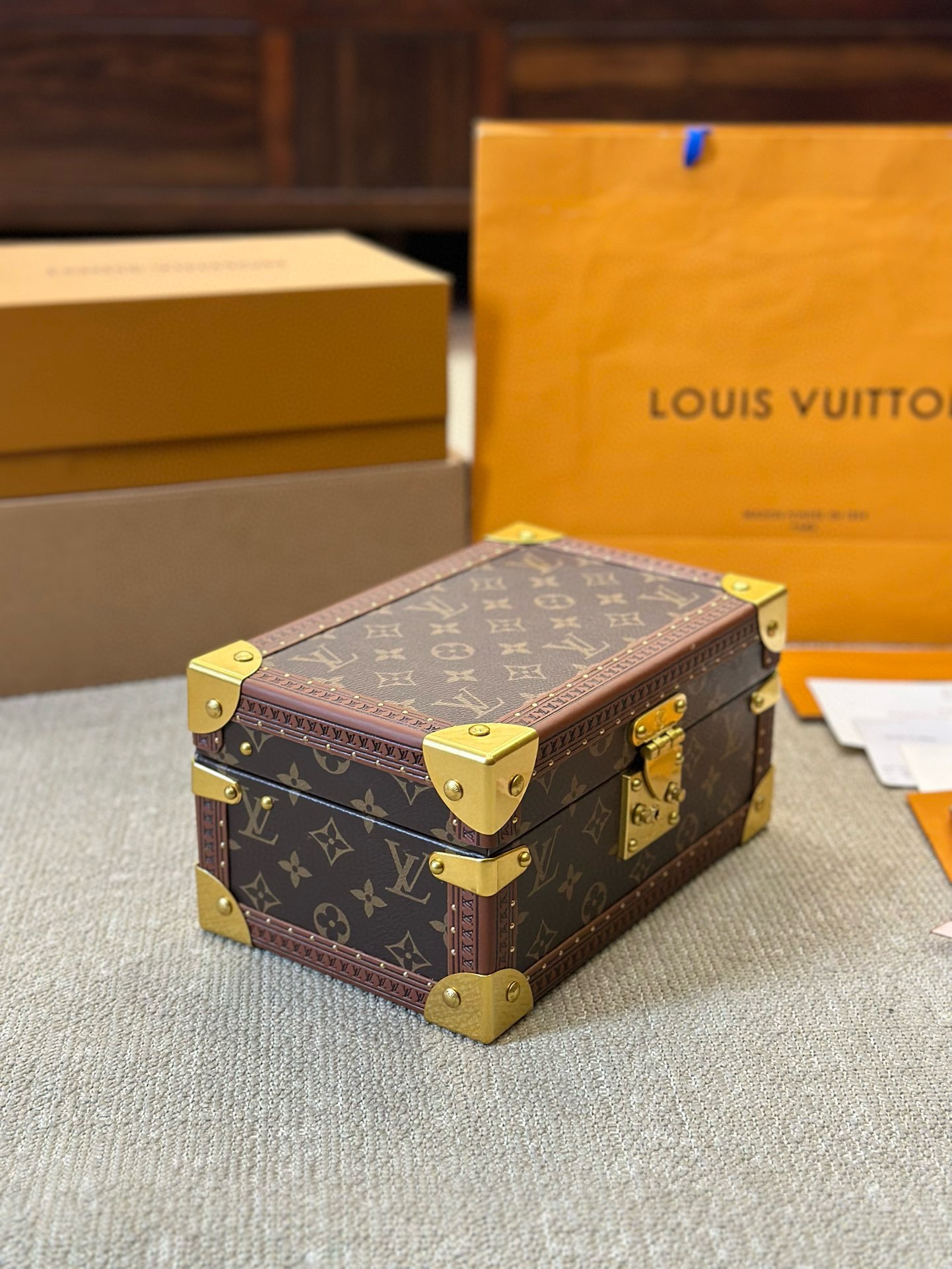 LV hard case storage box