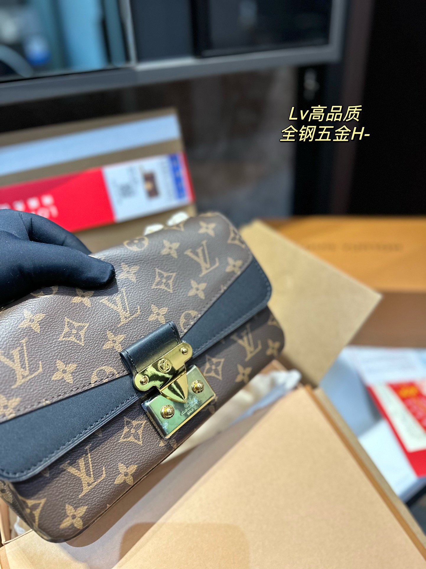 LV new Pochette Metis