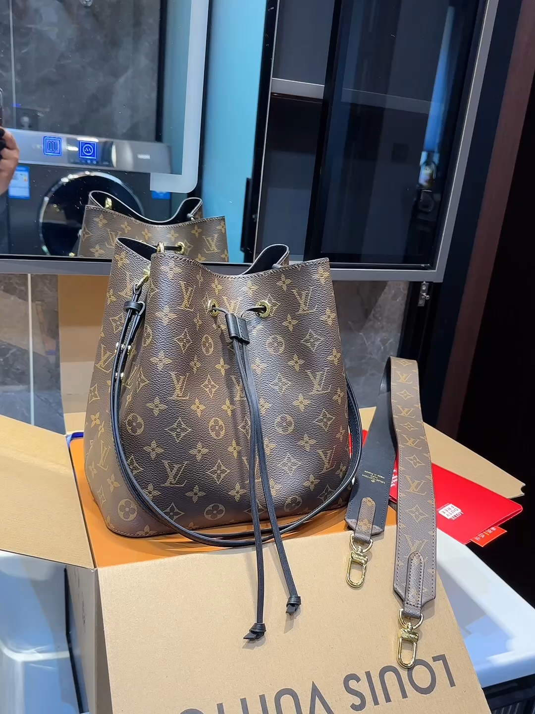 Lv bucket bag champagne bucket