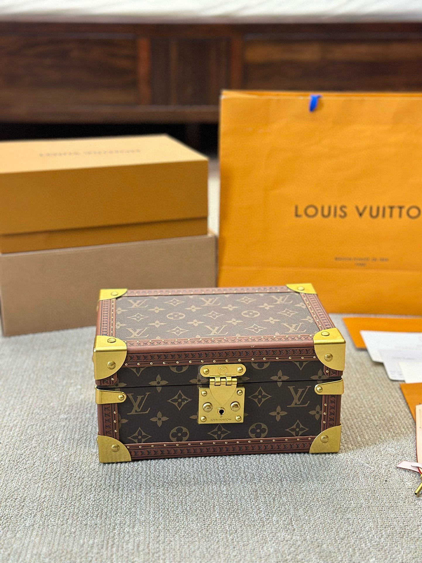 LV hard case storage box