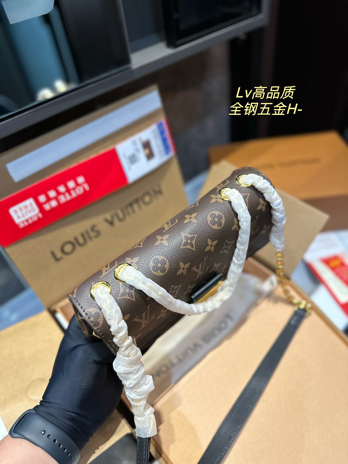 LV new Pochette Metis