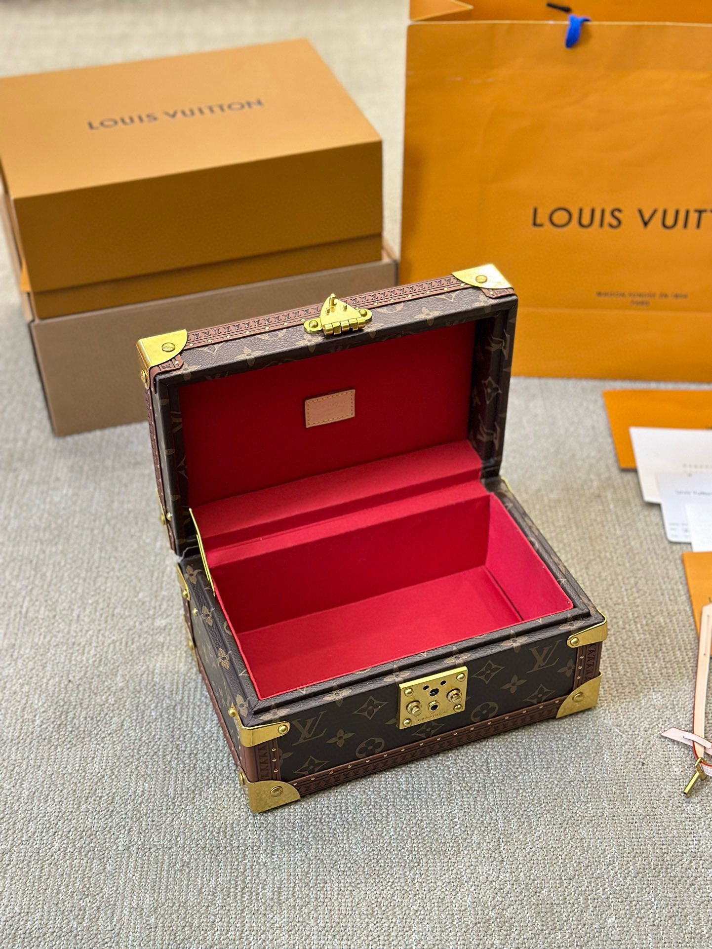 LV hard case storage box