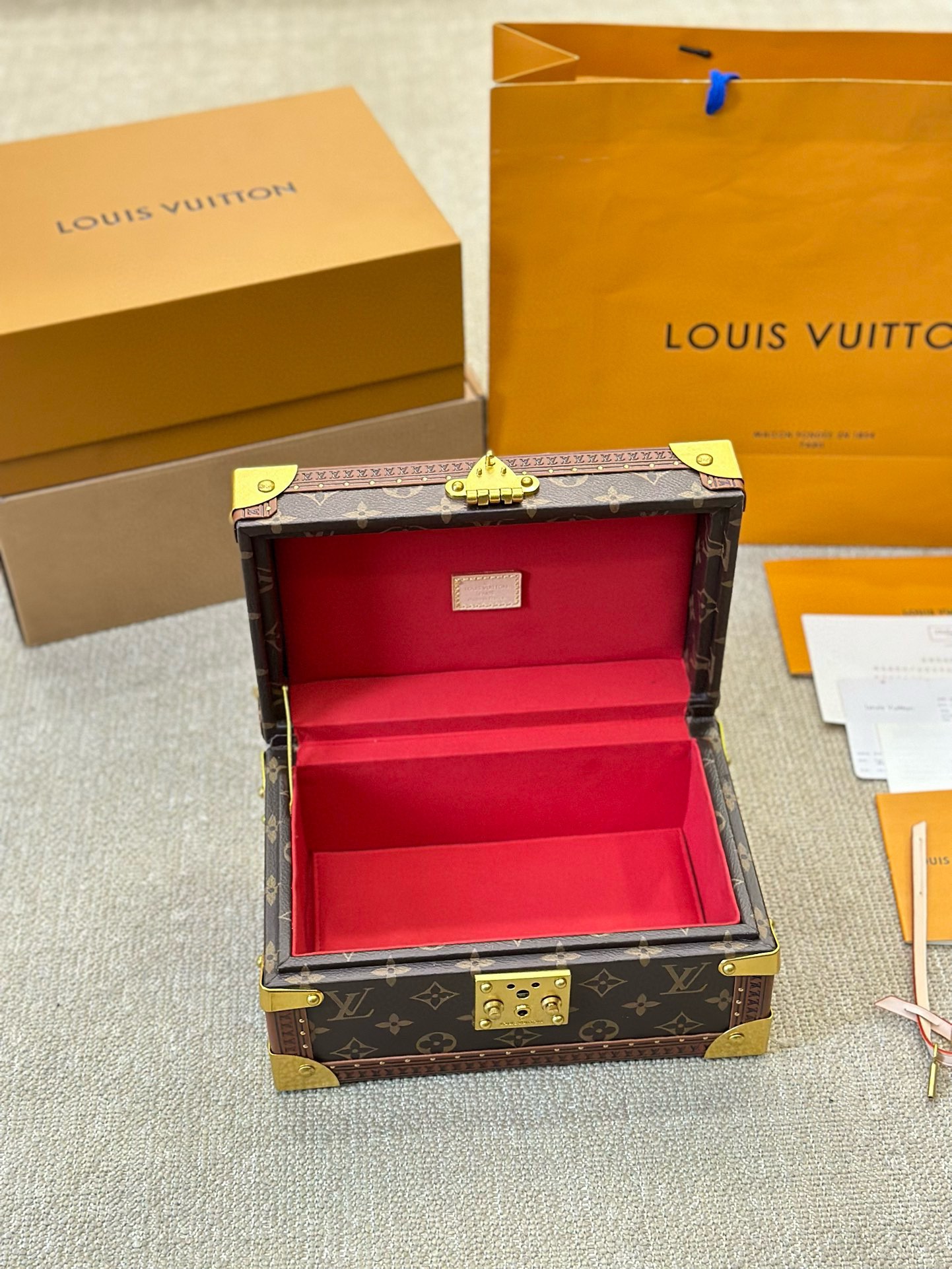 LV hard case storage box