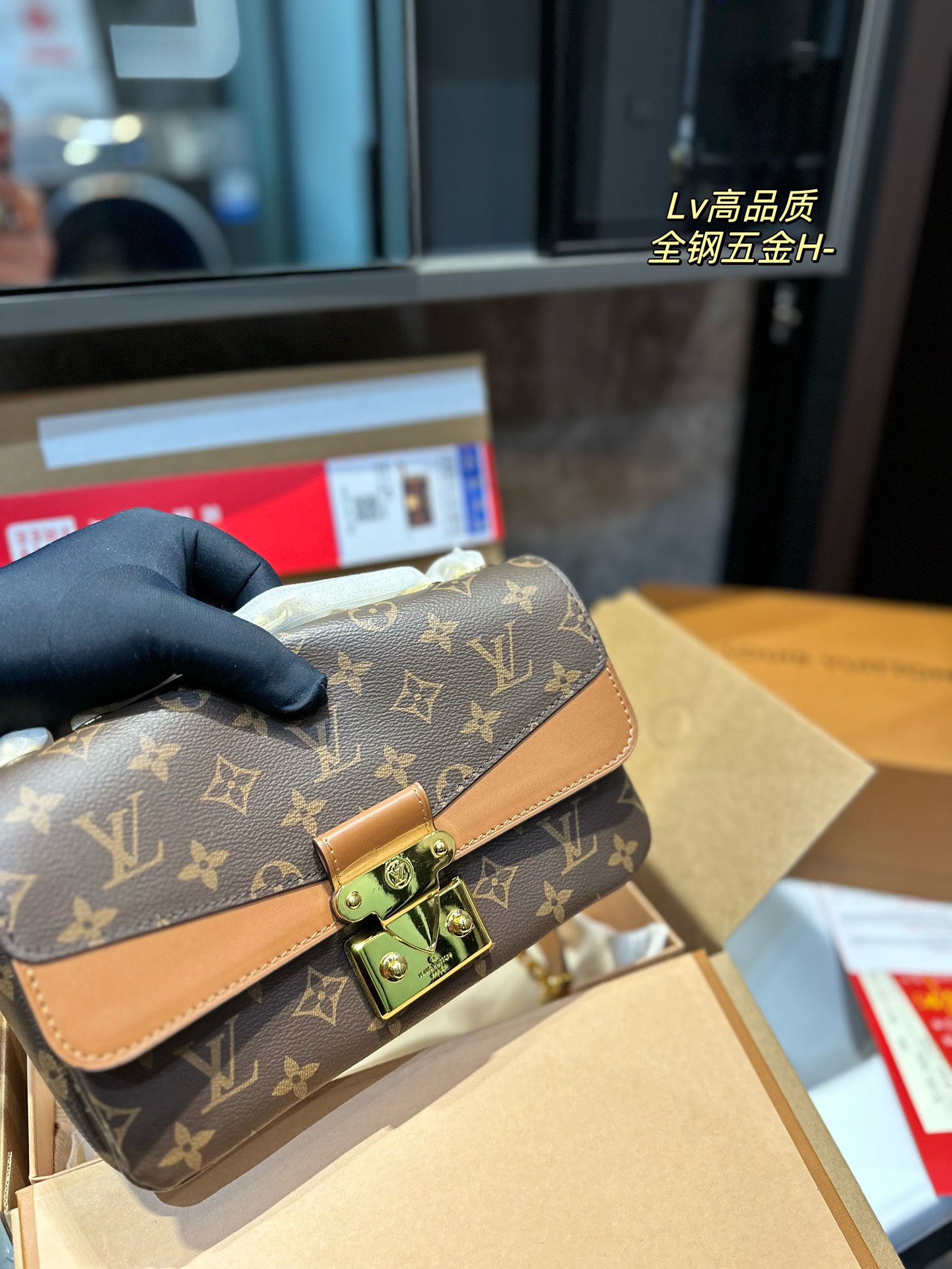 LV new Pochette Metis